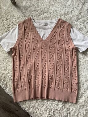 Women's Cable Knit V-Neck Sweater Vest - Dusty Rose